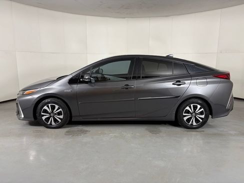Used 2018 Toyota Prius Prime Premium w/ Carpet Mat Package FWD image 5