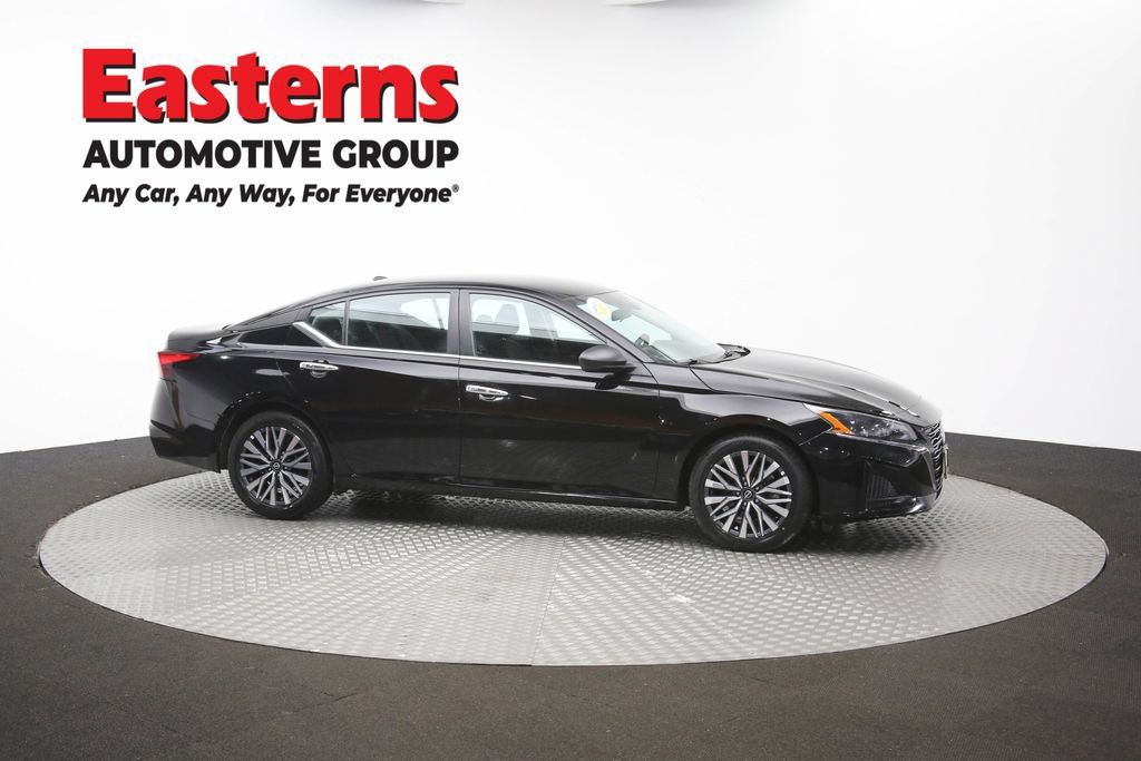 Used 2025 Nissan Altima 2.5 SV FWD image 46