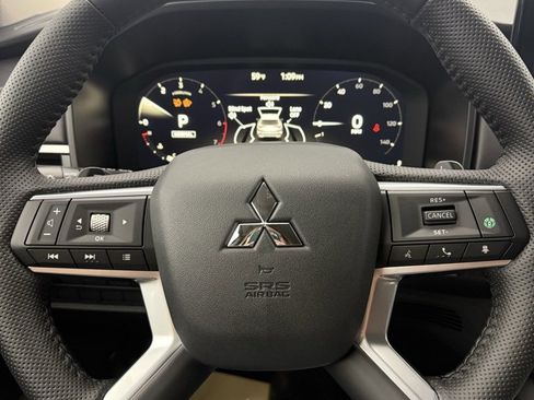 New 2025 Mitsubishi Outlander SE image 17