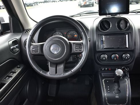 Used 2017 Jeep Patriot Latitude AWD/4WD image 15