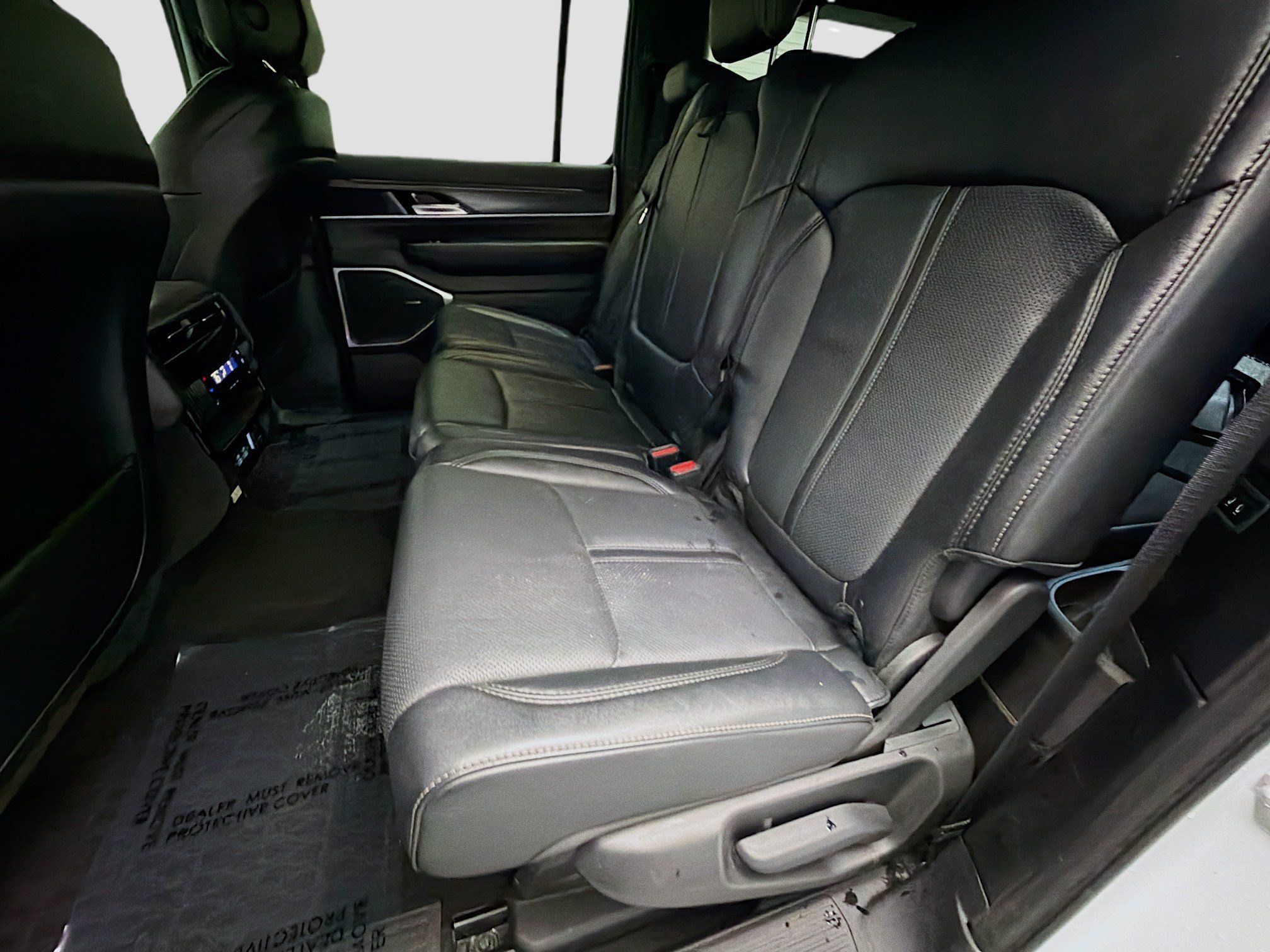 Used 2024 Jeep Wagoneer L Series III w/ Flexible Seating Group AWD/4WD image 13