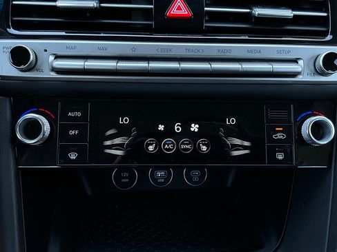 Used 2025 Genesis G70 2.5T image 27