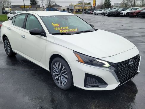 Used 2025 Nissan Altima 2.5 SV image 16