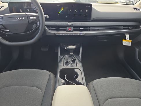 New 2025 Kia K4 LXS image 16