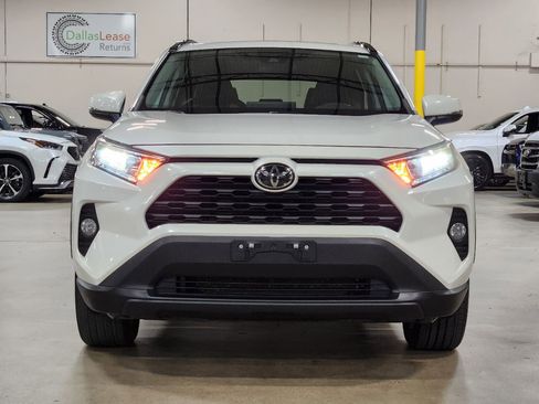 Used 2021 Toyota RAV4 XLE Premium image 2
