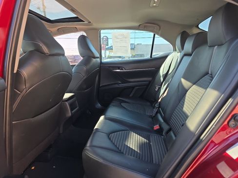 Used 2018 Toyota Camry SE w/ Moonroof Package image 23