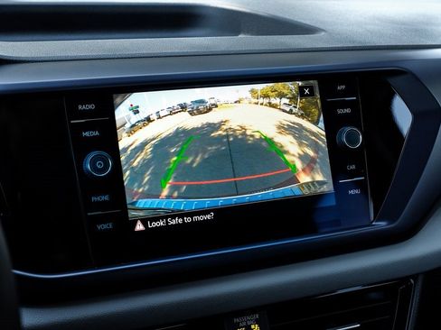 Used 2023 Volkswagen Taos SE image 31