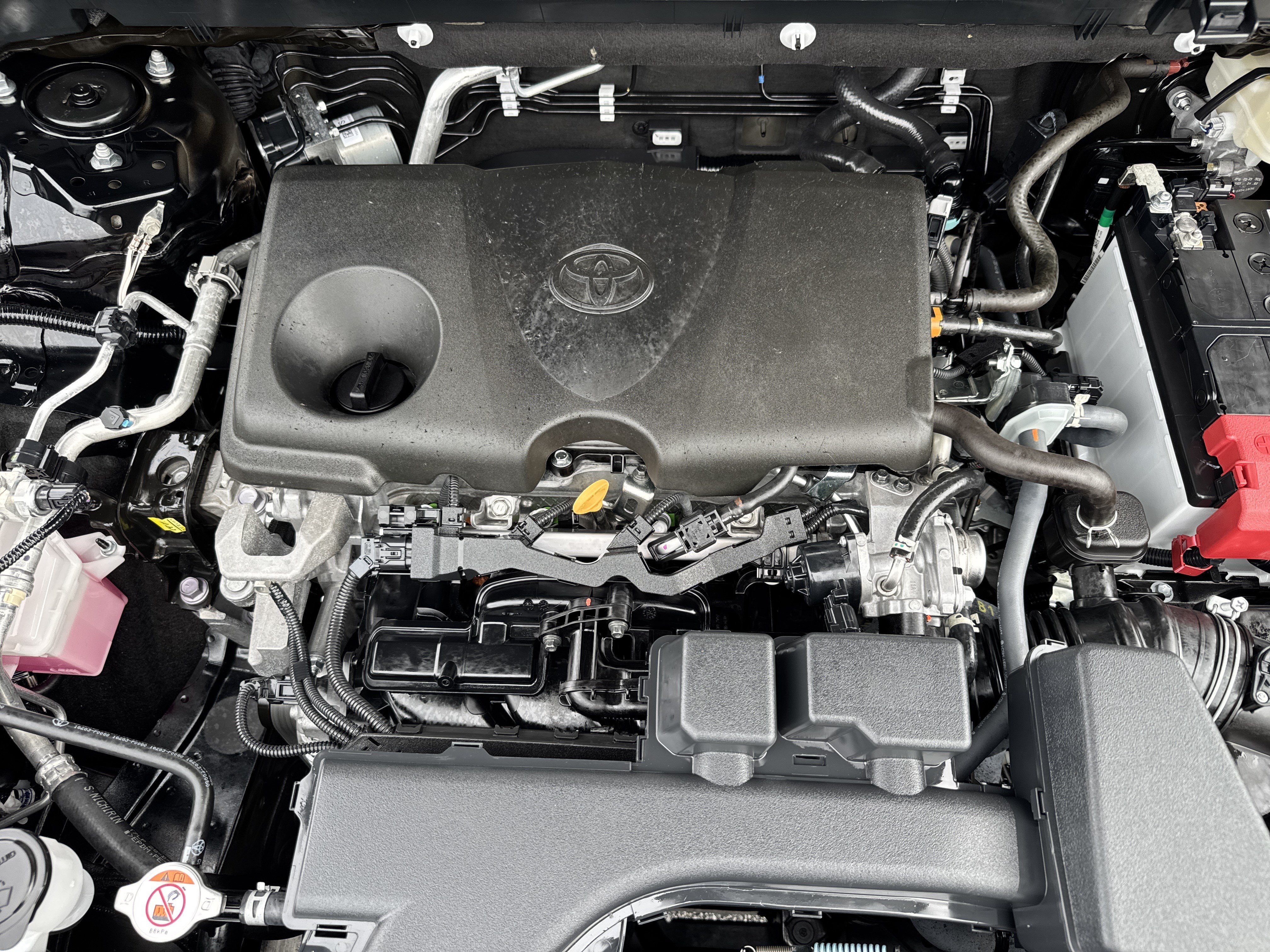 Used 2025 Toyota RAV4 LE FWD image 30