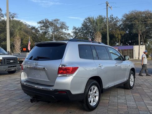 Used 2012 Toyota Highlander FWD w/ Tech Pkg image 6