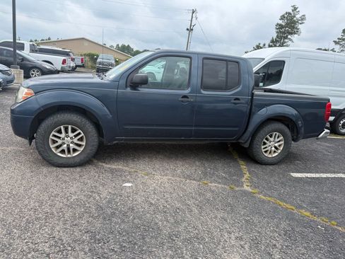 Used 2016 Nissan Frontier SV w/ SV Value Truck Package RWD image 4