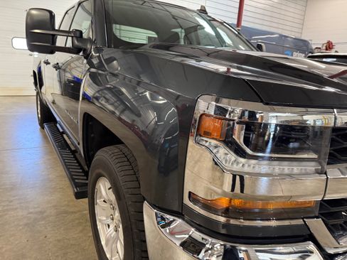 Used 2018 Chevrolet Silverado 1500 LT w/ All Star Edition AWD/4WD image 3