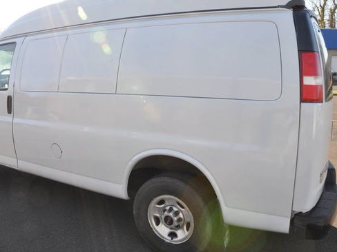 Used 2015 GMC Savana 2500 LS w/ Cold Climate Package RWD image 16