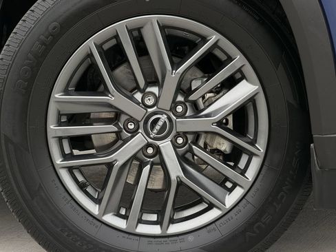 Used 2023 Nissan Rogue S image 9