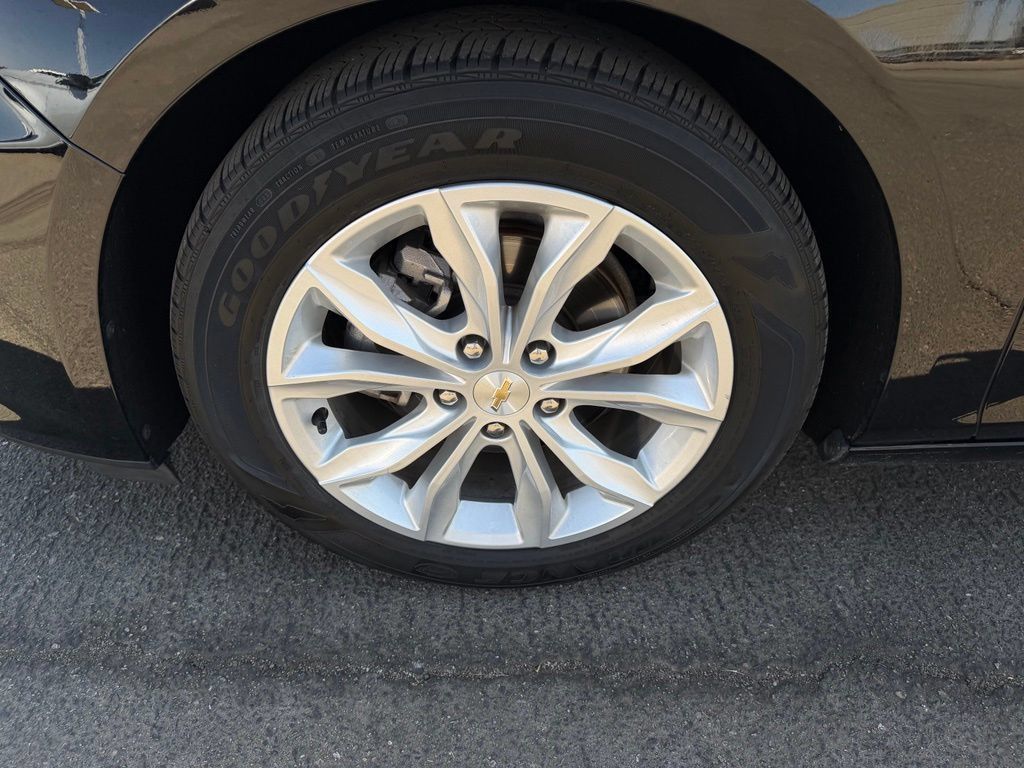 Used 2025 Chevrolet Malibu LT FWD image 9
