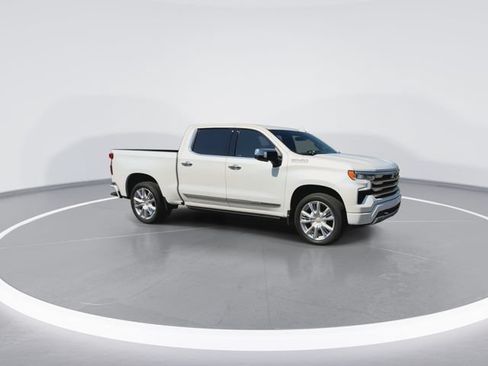 Used 2022 Chevrolet Silverado 1500 High Country w/ High Country Premium Package AWD/4WD image 2