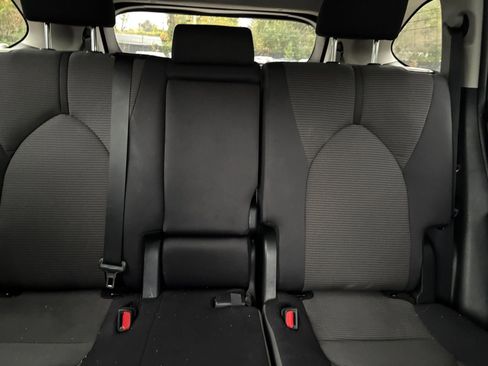 Used 2025 Toyota Highlander LE image 36