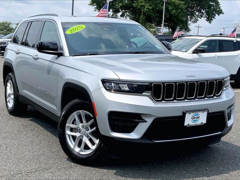 Certified 2025 Jeep Grand Cherokee Laredo X w/ Luxury Tech Group I AWD/4WD image 2