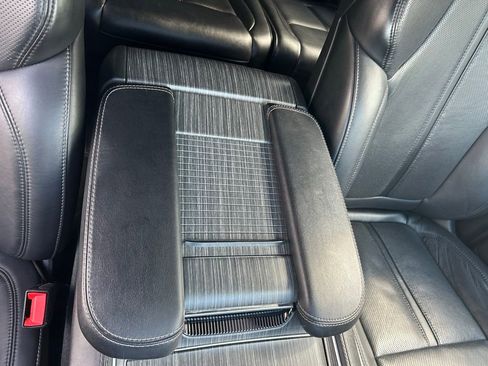 Used 2024 Jeep Wagoneer Series II w/ Flexible Seating Group AWD/4WD image 39