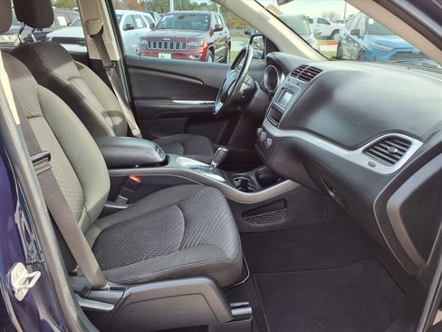 Used 2020 Dodge Journey SE w/ SE Popular Equipment Group image 19