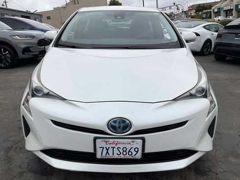 Used 2017 Toyota Prius Two FWD image 2