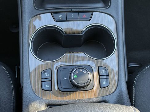 Used 2023 GMC Acadia SLE w/ Driver Convenience Package image 20