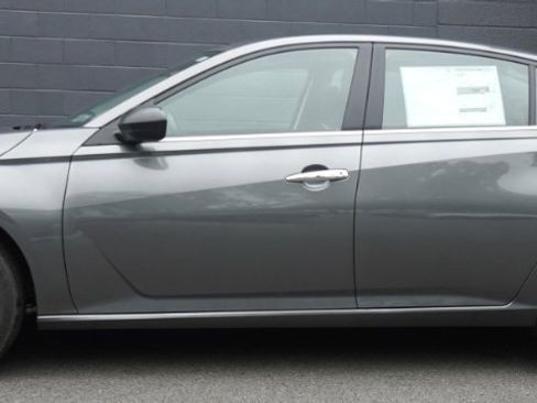 New 2025 Nissan Altima 2.5 SV image 2