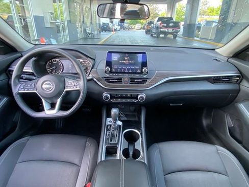 Used 2024 Nissan Altima 2.5 SV image 17