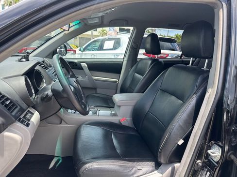Used 2011 Toyota Highlander 4WD w/ Tow Pkg image 15