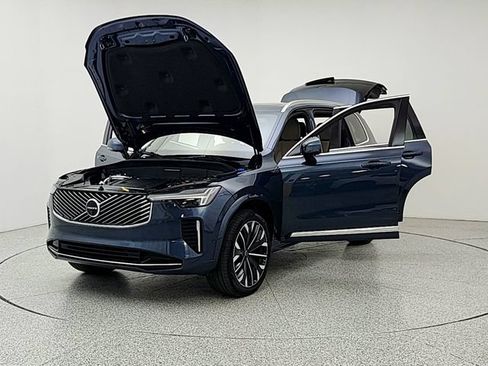Certified 2026 Volvo XC90 B6 Plus AWD/4WD image 9