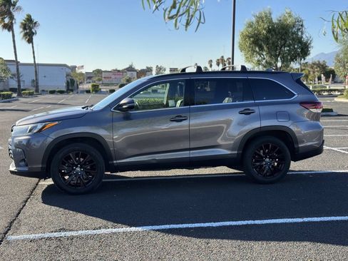 Used 2019 Toyota Highlander SE FWD image 5