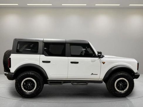 Used 2023 Ford Bronco Badlands AWD/4WD image 2