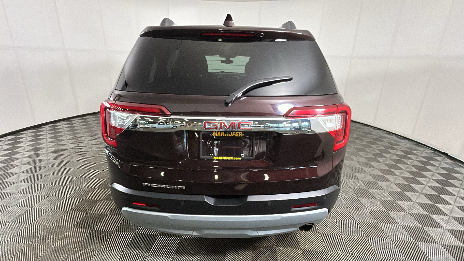 Used 2020 GMC Acadia SLE w/ Driver Convenience Package FWD image 4