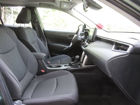 Used 2022 Toyota Corolla Cross LE w/ Moonroof Package AWD/4WD image 17