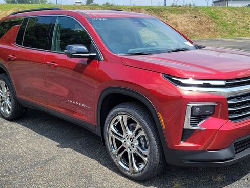 New 2025 Chevrolet Traverse LT w/ Driver Confidence Package image 2