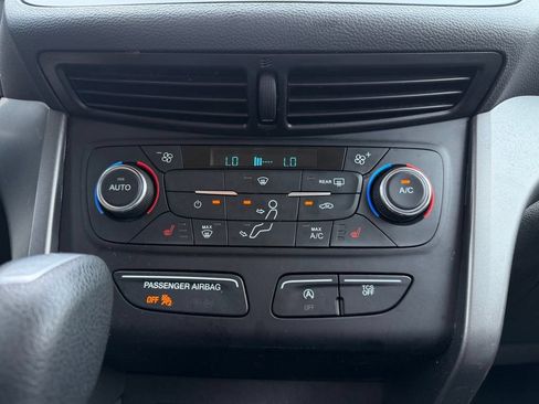 Used 2017 Ford Escape SE w/ SE Cold Weather Package FWD image 20