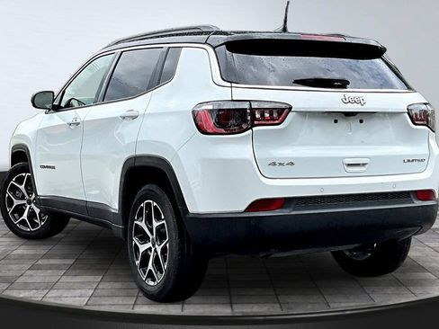 Used 2025 Jeep Compass Limited AWD/4WD image 4