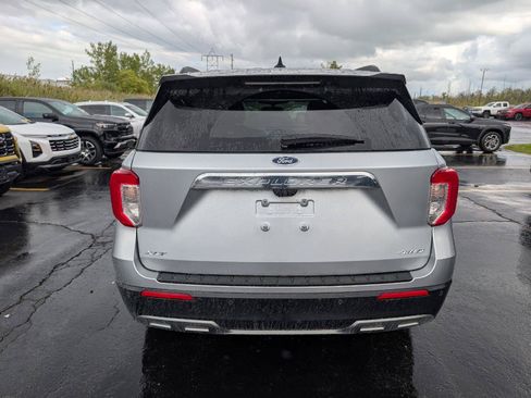 Used 2023 Ford Explorer XLT w/ Equipment Group 202A AWD/4WD image 8