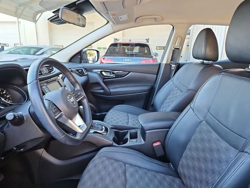 Used 2021 Nissan Rogue Sport SV w/ Technology Package image 22