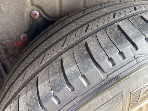 Used 2022 Toyota Highlander XLE image 48