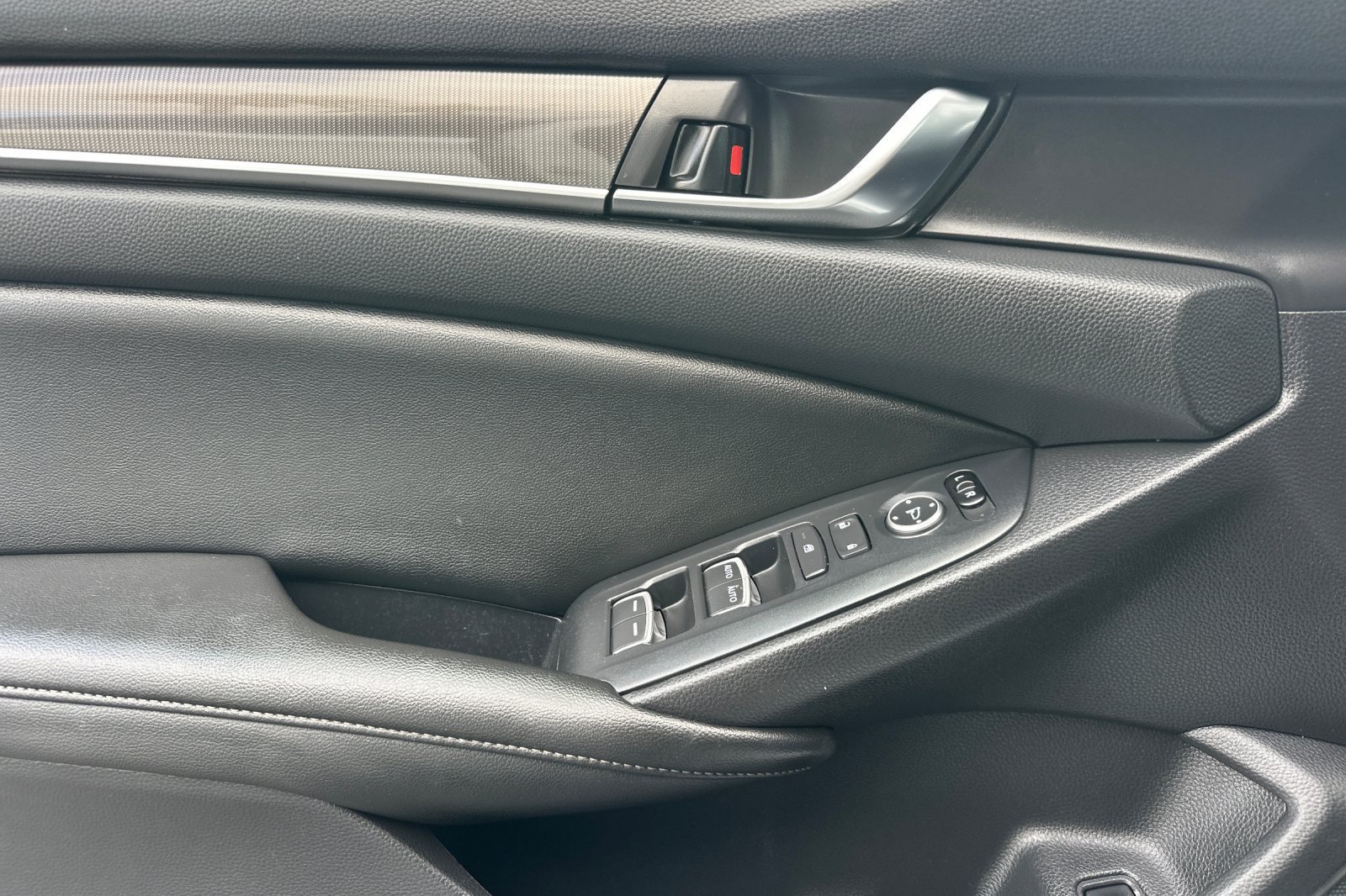 Used 2020 Honda Accord Sport image 11