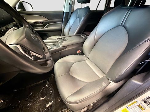 Used 2024 Toyota Grand Highlander XLE image 11