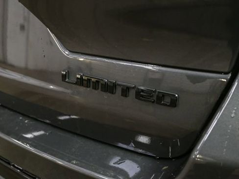 Used 2023 Jeep Grand Cherokee Limited w/ Black Appearance Package AWD/4WD image 11