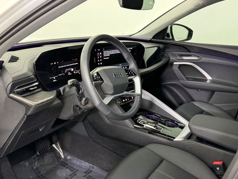 Certified 2025 Audi Q5 Premium image 4