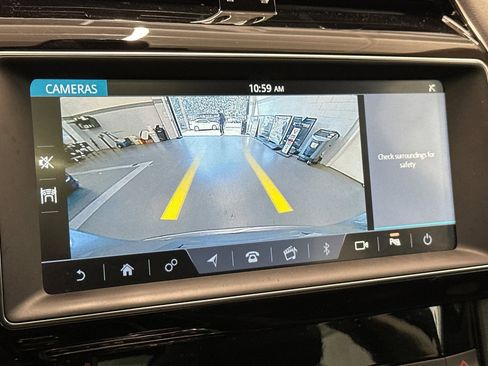 Used 2019 Jaguar F-PACE Premium image 22