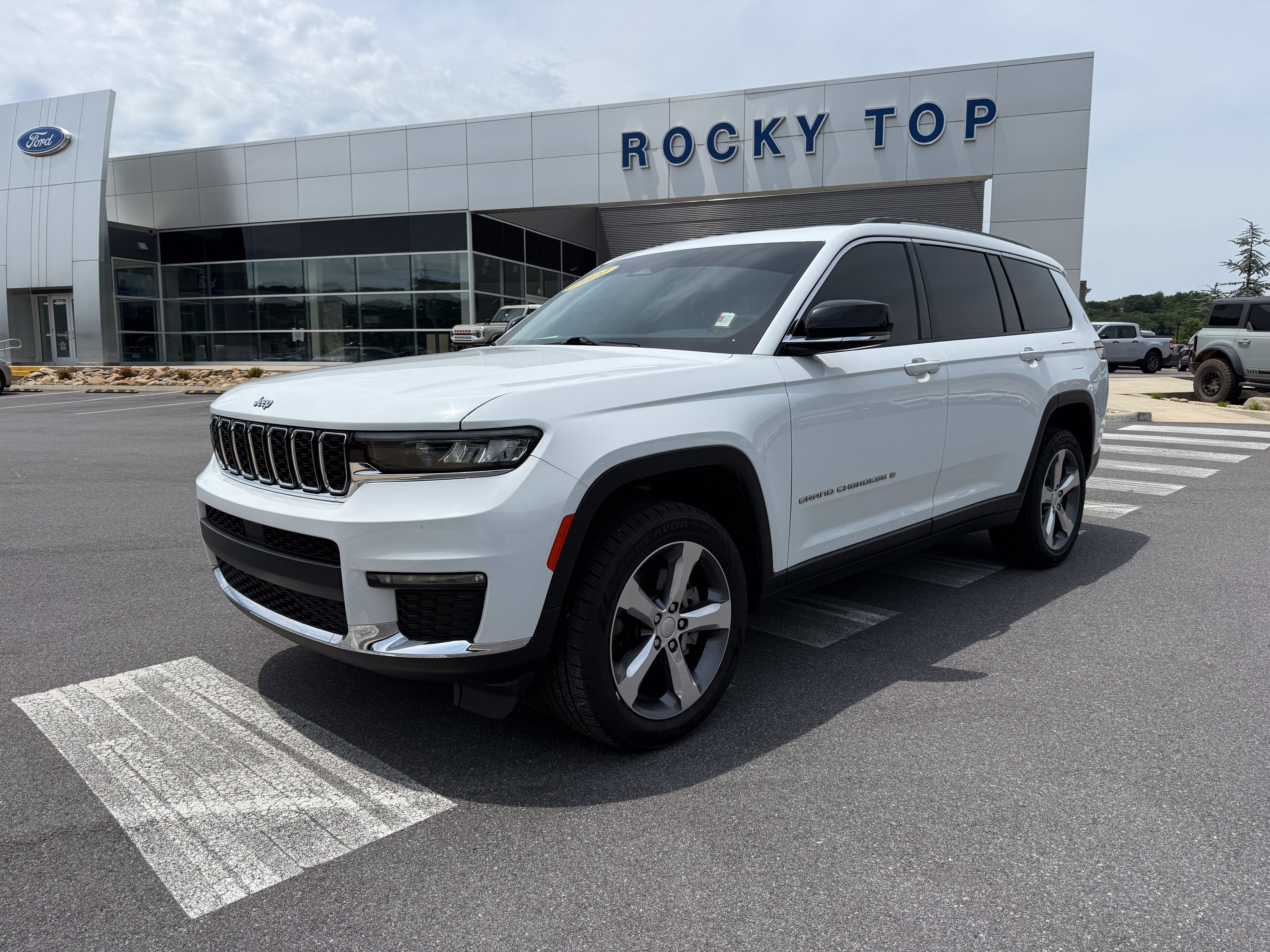 Used 2021 Jeep Grand Cherokee L Limited AWD/4WD image 1