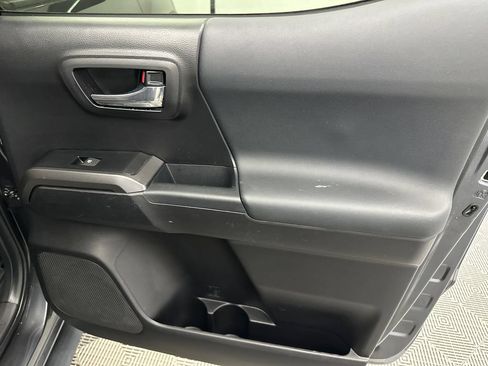 Used 2020 Toyota Tacoma TRD Off-Road AWD/4WD image 17