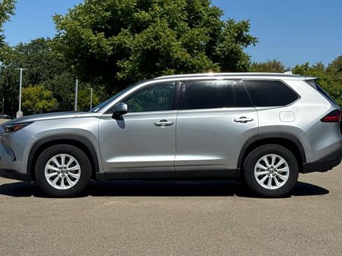 Certified 2025 Toyota Grand Highlander FWD image 8