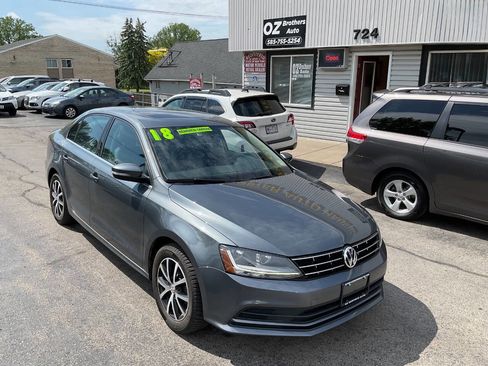 Used 2018 Volkswagen Jetta SE FWD image 3