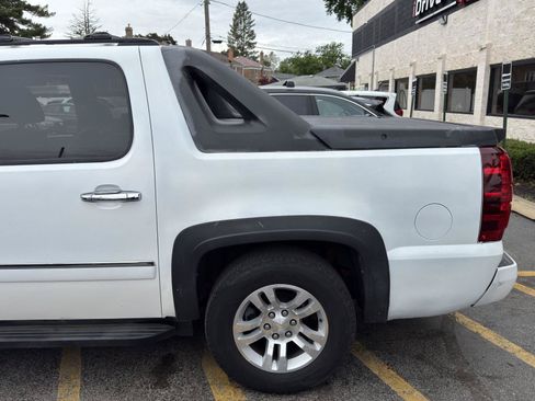Used 2011 Chevrolet Avalanche LTZ AWD/4WD image 4