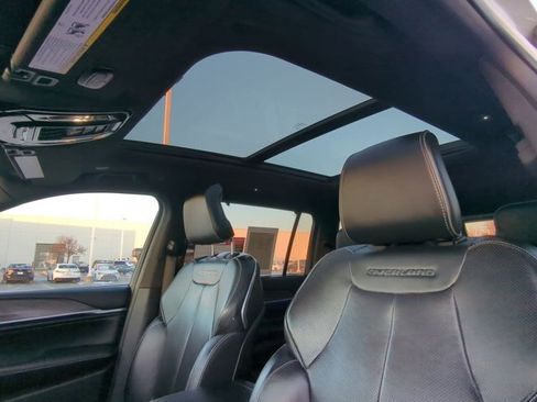 Used 2023 Jeep Grand Cherokee L Overland w/ Luxury Tech Group IV image 10